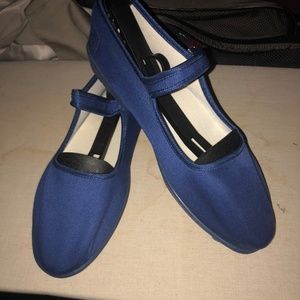 NWOT Navy blue slippers/yoga shoes